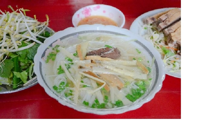 Quán bún vịt có thâm niên gần 6 thập kỷ đông nghịt khách ở Sài Gòn Ảnh 2