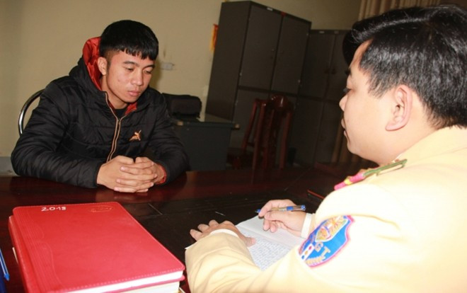 Lái xe cứu thương gây tai nạn rồi bỏ trốn khỏi hiện trường Ảnh 2