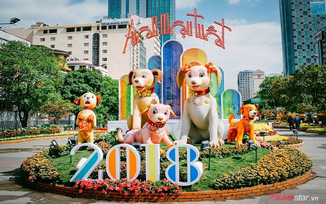 Linh vật chó Phú Quốc tràn ngập, đường hoa Nguyễn Huệ tất bật trước giờ khai mạc Ảnh 2