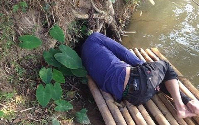 Xuất hiện người đàn ông lạ bất tỉnh trên bè nứa chiều 29 Tết Ảnh 2