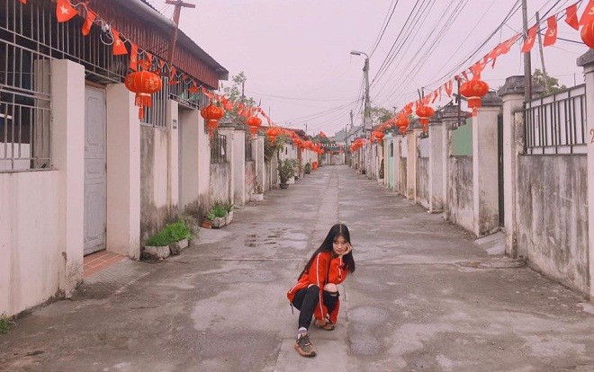 Quên việc khoe quà Valentine đi, giờ này phải khoe đường làng ngõ xóm trang trí Tết Ảnh 2