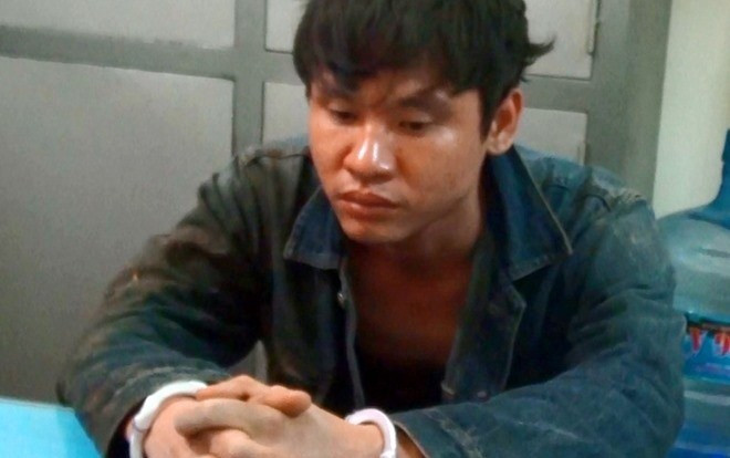 Không có tiền tiêu Tết, thanh niên vờ vào mua 5 chỉ vàng rồi cướp Ảnh 2