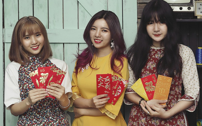 Dàn nữ game thủ The Queen xinh đẹp đón Tết kiểu 'Cô Ba Sài Gòn' Ảnh 2