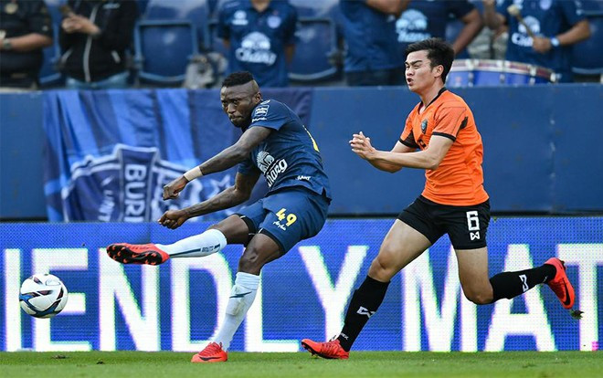 Cựu Vua phá lưới V.League tiếp tục 'mài đủng quần' ở Thái Lan Ảnh 2