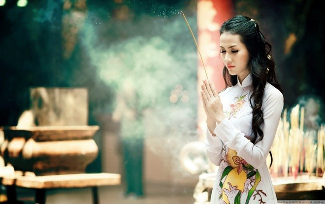 Đi chùa lễ phủ muốn cầu tài lộc, bỏ túi ngay những điều lưu ý về cách sắm và hành lễ 'đúng chuẩn' Ảnh 2