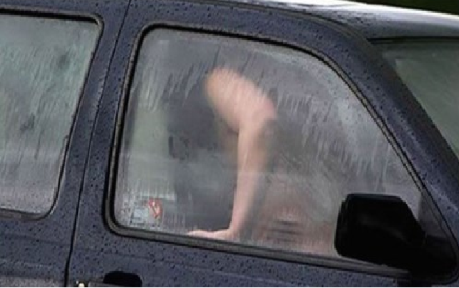 Cặp đôi đột tử khi đang làm ‘chuyện ấy’ trên xe hơi Ảnh 2