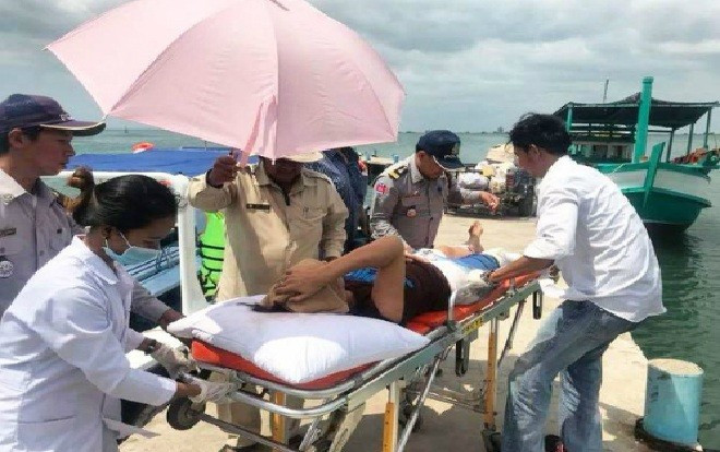 Tò mò vì lần đầu thấy trâu, khách Tây bị húc trọng thương Ảnh 2