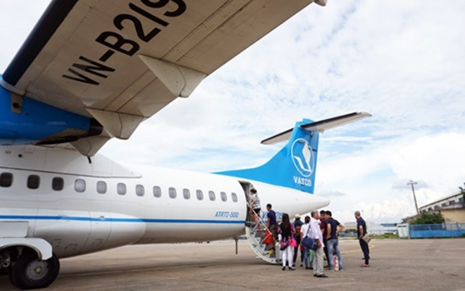 Hành khách tự mở cửa thoát hiểm, chuyến bay bị hoãn 7 tiếng Ảnh 2