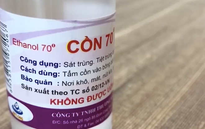 Hàng loạt nhà thuốc ở Hà Nội bán cồn, nước muối sinh lý độc hại cho người tiêu dùng Ảnh 2