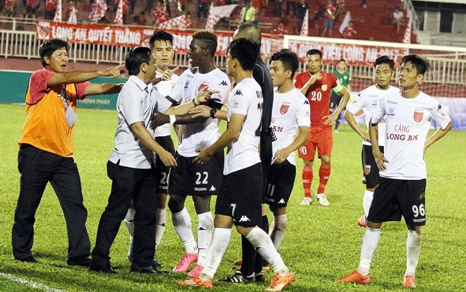 Từ Táo Quân 2018 nhìn về V.League: Ai trả lại niềm tin cho người hâm mộ? Ảnh 2