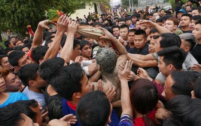 Kỳ lạ lễ hội phồn thực và trai giả gái 'độc nhất' ở Việt Nam Ảnh 2