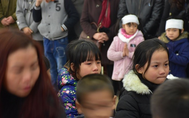 Đám tang đẫm nước mắt của bé gái 7 tuổi hiến giác mạc Ảnh 2