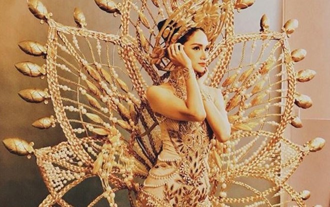 Hé lộ trang phục dân tộc nặng 55 kg của Hương Giang Idol tại Hoa hậu Chuyển giới Quốc tế 2018 Ảnh 2