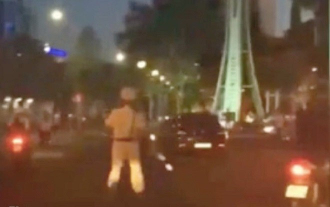 'Cậu ấm' Cần Thơ lái xe ô tô gây tai nạn rồi bỏ chạy khỏi hiện trường bị xử phạt 13,5 triệu đồng Ảnh 2