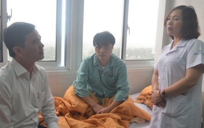 Khởi tố vụ án, truy bắt đối tượng đánh hai bác sĩ trọng thương sau khi đỡ đẻ cho sản phụ Ảnh 2