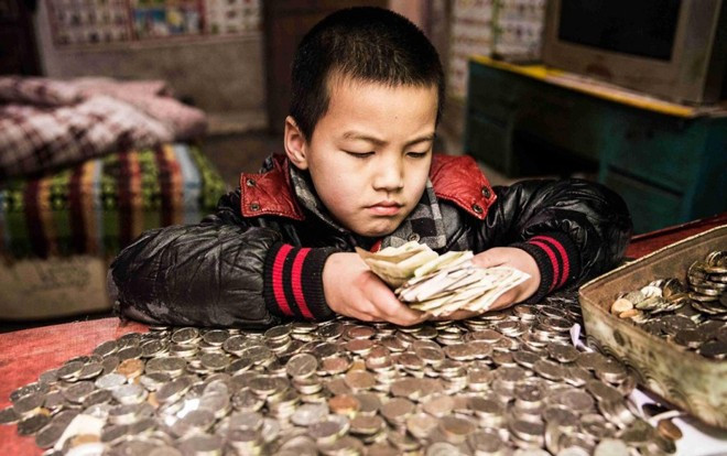 Xúc động cậu bé 8 tuổi nhịn ăn sáng suốt hai năm để tiết kiệm tiền chữa bệnh cho em trai Ảnh 2