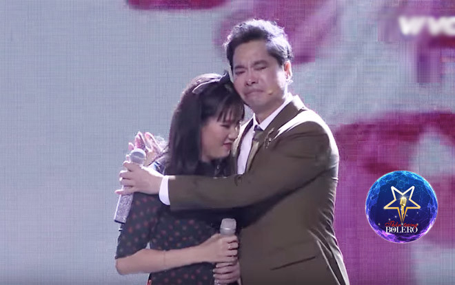 HLV Ngọc Sơn xúc động, khóc cùng thí sinh ngay trên sân khấu Ảnh 2