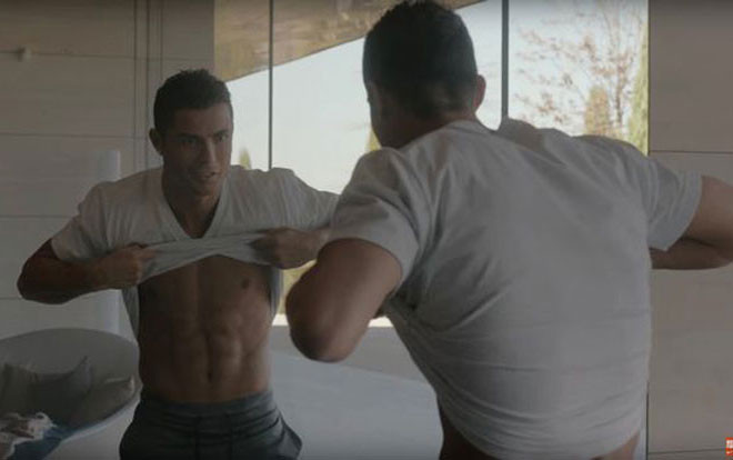 Ronaldo gây sốc khi tiết lộ anh thích soi gương và cảm thấy tự hào về bản thân Ảnh 2