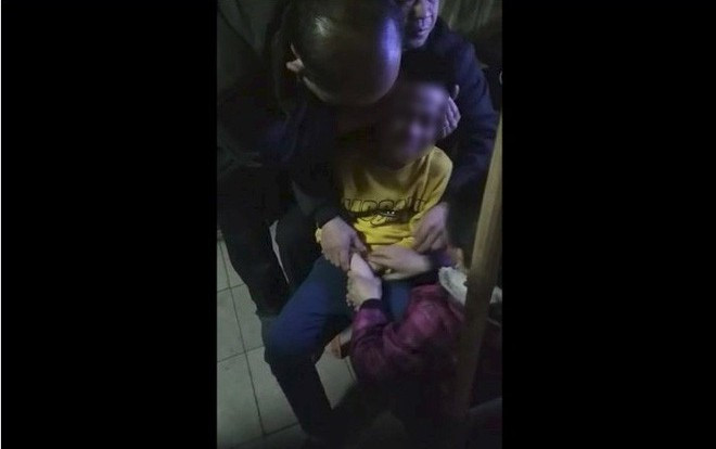 Clip bé trai sủa nghi do chó dại cắn, bác sĩ lên tiếng: Không có chuyện khi phát bệnh dại, bệnh nhân sủa như vật nuôi Ảnh 2