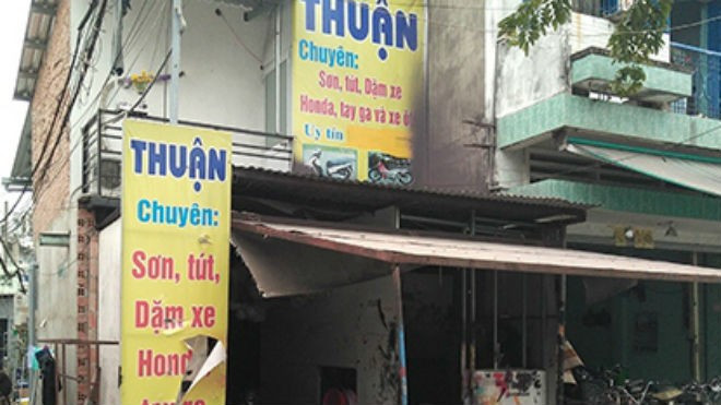 Hàng chục côn đồ xông vào nhà dân chém người, ném bom xăng Ảnh 2