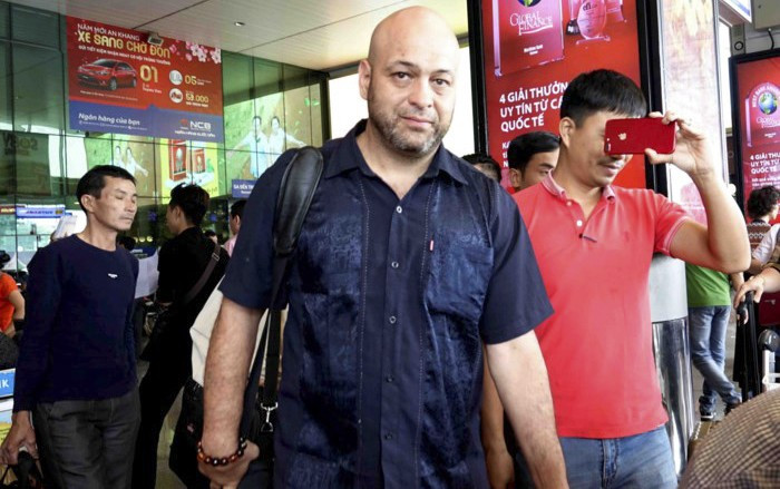 Nhận lời thách đấu với 'nam vương boxing Việt' xong, Flores bất ngờ về nước Ảnh 2