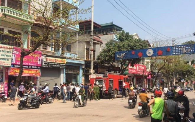 Người đàn ông nghi 'ngáo đá' mua xăng về đốt khiến bình gas phát nổ, gây chấn thương nặng Ảnh 2