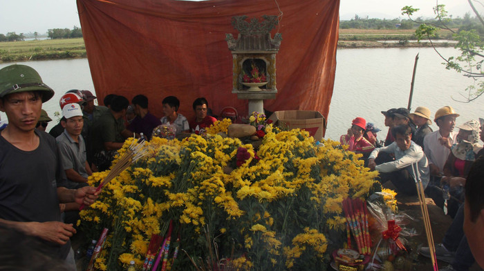 Đã bắt 'rắn thần' trên mộ bà ăn mày để đưa đi nơi khác Ảnh 2