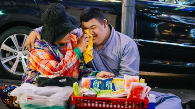 Chuyện thằng Hoàng và giỏ hàng rong 20 năm theo chân mẹ đi khắp Sài Gòn Ảnh 2