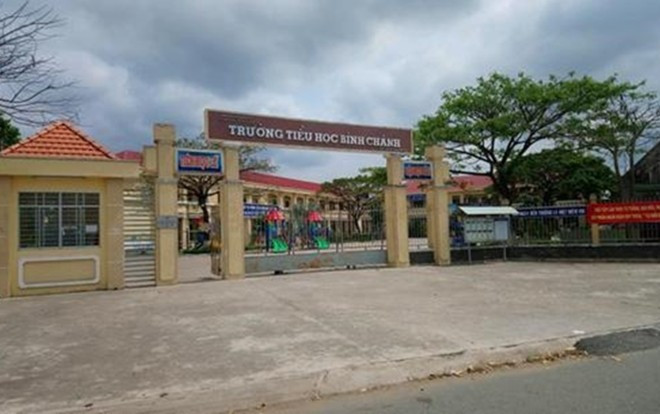 Cô giáo phải quỳ gối xin lỗi phụ huynh vì xử lý vi phạm của học sinh vượt mức sư phạm Ảnh 2