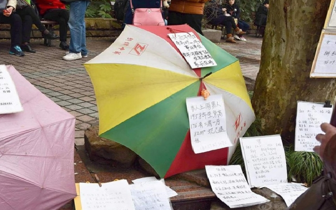 Hoa mắt trước 'chợ tình' các ông bố bà mẹ Trung Quốc dựng lên để tìm bạn đời cho con Ảnh 2