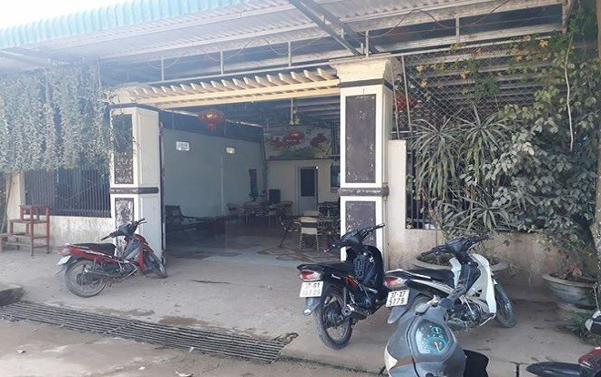 Dùng tuýp sắt đánh tử vong khách đến uống cà phê vì bị chiếu đèn pha vào mặt Ảnh 2