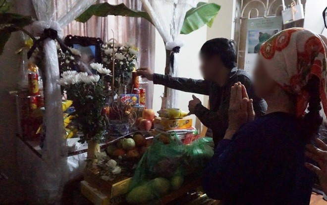 2 bệnh nhân nhận giác mạc của bé Hải An đến tận nhà cảm ơn gia đình Ảnh 2