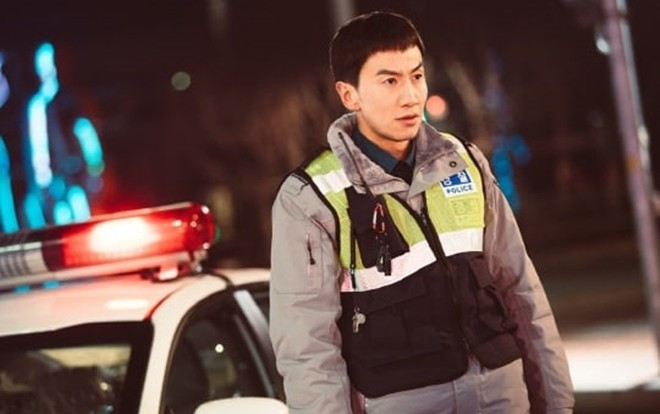 'Hươu cao cổ' Lee Kwang Soo hóa cảnh sát vũ trang, quyết thay đổi hình tượng trong phim mới Ảnh 2