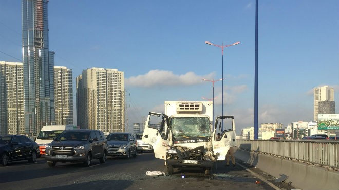 Hàng loạt va chạm giao thông, cửa ngõ phía Đông Sài Gòn ùn ứ kéo dài Ảnh 2