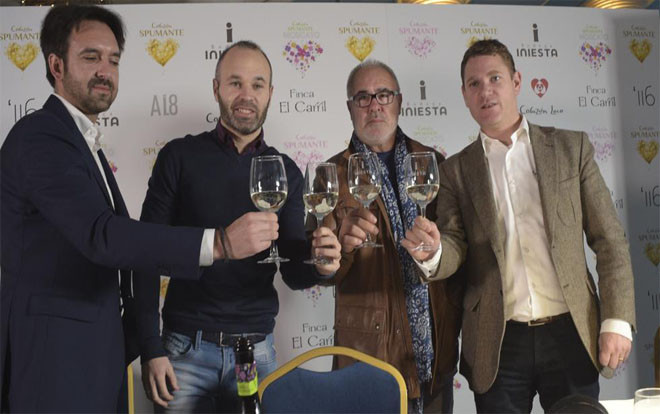 Đại gia Trung Quốc lôi kéo tiền vệ Iniesta bằng chiêu 'dị' chưa từng có Ảnh 2