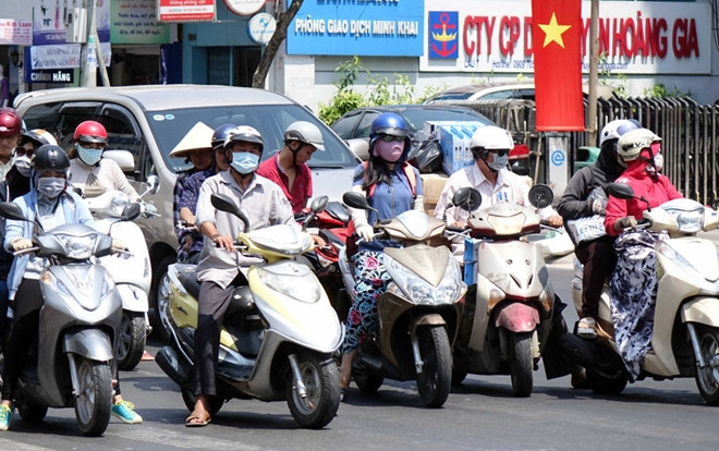 Hôm nay miền Bắc hửng nắng, miền Nam nóng như đổ lửa nhiệt độ chạm mốc 40 độ C Ảnh 2