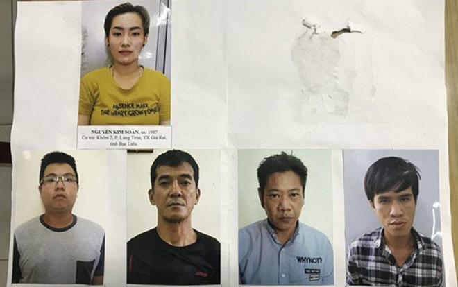 'Bóc mẽ' băng nhóm nước ngoài trộm tiền thẻ ATM của 76 người Ảnh 2