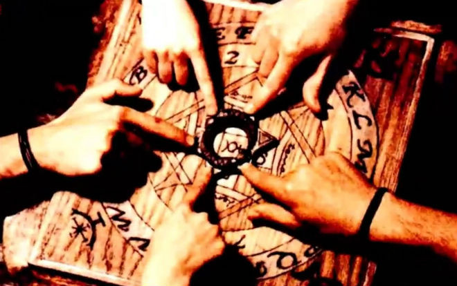 Nguồn gốc rùng rợn và lý giải khoa học về chiếc bàn cầu cơ Ảnh 2