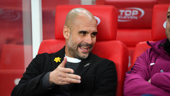 Vừa bị FA phạt, HLV Guardiola vẫn 'điếc không sợ súng' Ảnh 2
