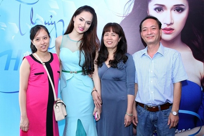 Gia đình Hoa hậu Hương Giang: Bài học về tình yêu thương truyền cảm hứng cho cộng đồng LGBT