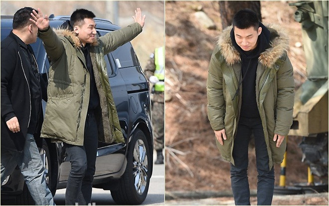 Daesung (BigBang) cười rạng rỡ, cúi đầu chào fan trước khi bước vào doanh trại Ảnh 2