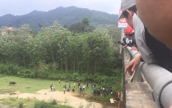 Nam sinh lớp 8 để lại xe đạp điện, nghi gieo mình xuống cầu tự tử Ảnh 2