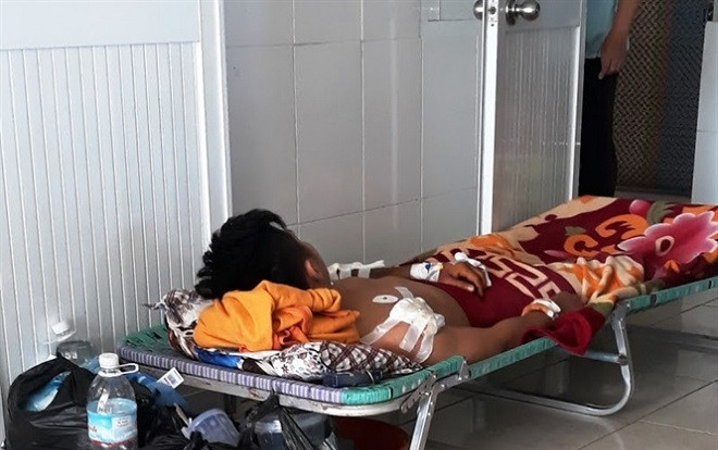 Can ngăn khi bạn gái bị chọc ghẹo ở quán bar, nam thanh niên bị chém 7 nhát dao Ảnh 2