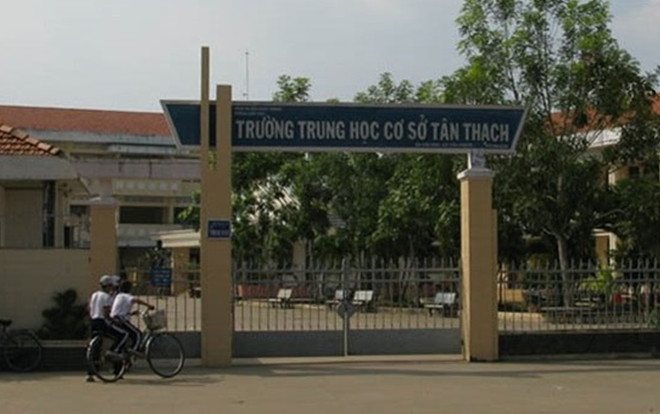 Đình chỉ học tập một năm nam sinh bóp cổ cô giáo trong lớp Ảnh 2