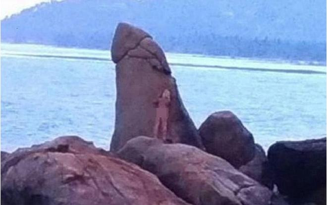 Nữ du khách khỏa thân vô tư cọ xát tảng đá hình 'của quý' ở Thái Lan gây phẫn nộ Ảnh 2