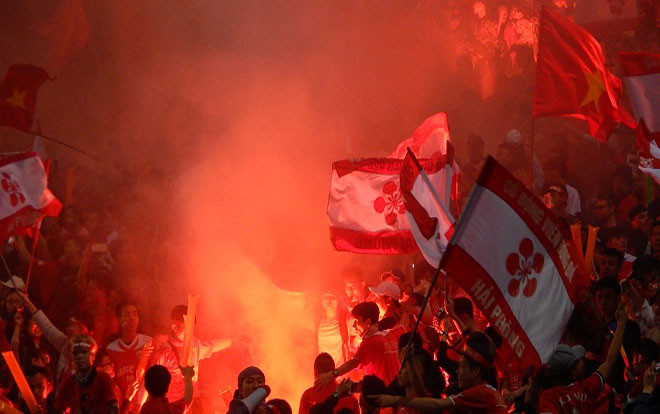 V.League 2018 'nóng' bởi… pháo sáng Ảnh 2