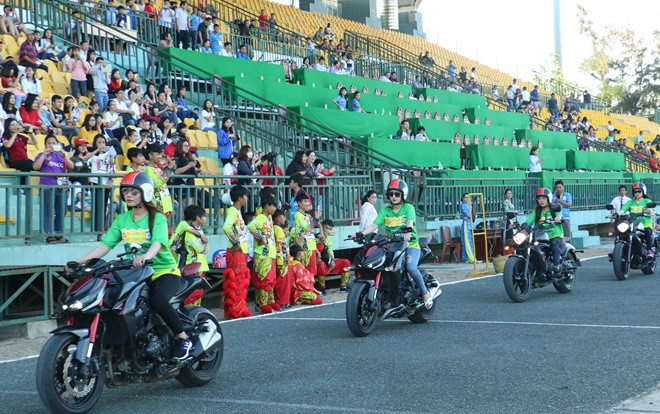 Dàn hot girl đi mô tô khủng 'quậy' tưng bừng chào mừng Quang Hải, Duy Mạnh Ảnh 2