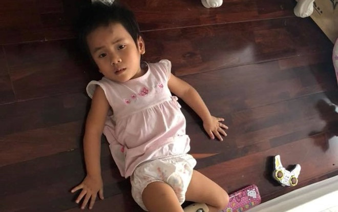 Em bé Mường Lát sẽ được nhận nuôi đến năm 18 tuổi Ảnh 2