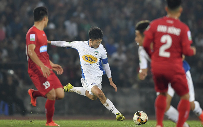 Xuân Trường sút phạt thần sầu làm lu mờ thủ thành Đặng Văn Lâm Ảnh 2