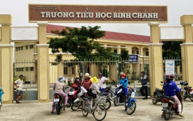 Vụ cô giáo quỳ gối xin lỗi phụ huynh: Hiệu trưởng khẳng định không từ chức Ảnh 2